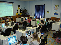 GHCA Computer lab running Gentoo Linux - Extra Ketchup - CC BySa
